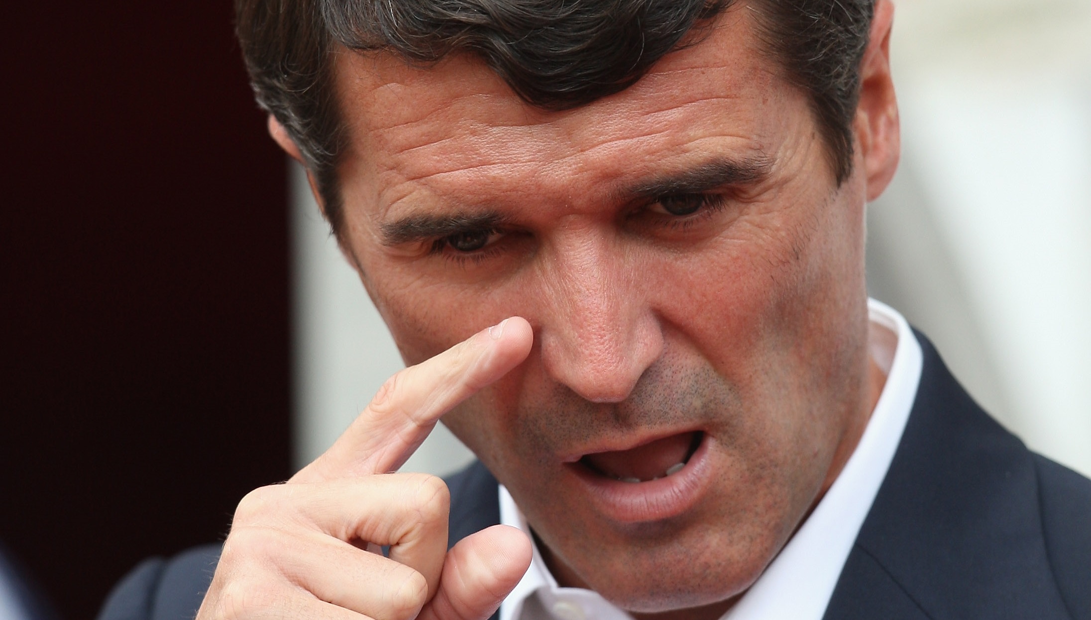 "Știți ce e acest Robertson?" Cum l-a numit Roy Keane pe fotbalist, după ce tot el a fost lovit de arbitru în față