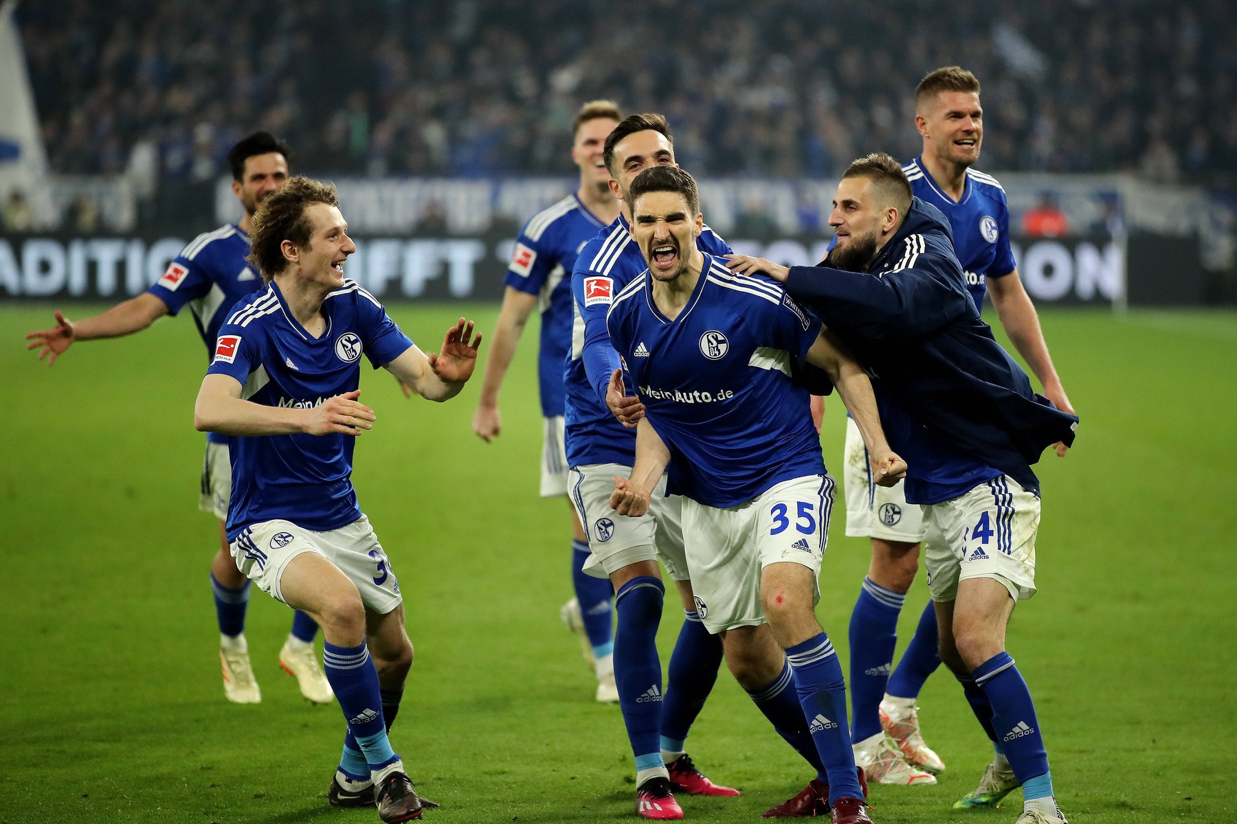 7 goluri în derby-ul suferinței din Bundesliga