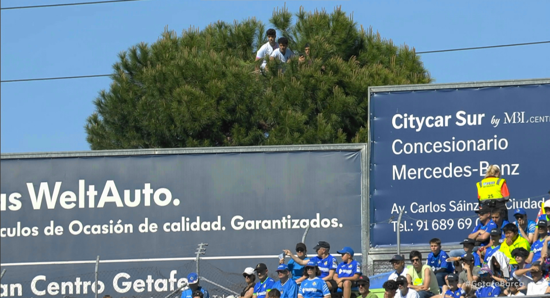 ”Parcă stau într-un cuib!” Modalitatea ingenioasă prin care trei fani ”au salvat banii de bilet” la Getafe - Barcelona