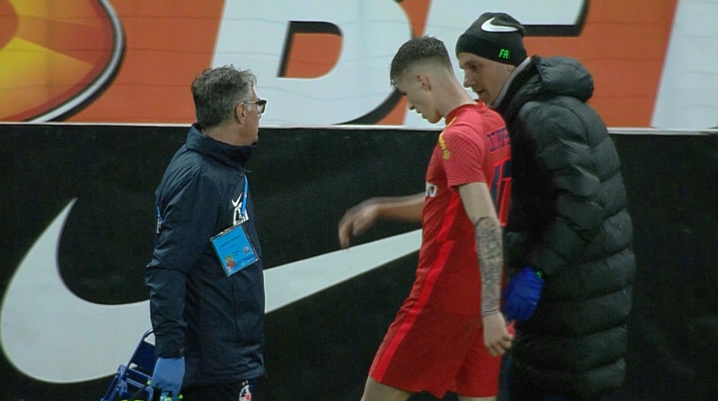 Octavian Popescu s-a dezbrăcat la pauza meciului FCSB - Farul și a atras atenția tuturor