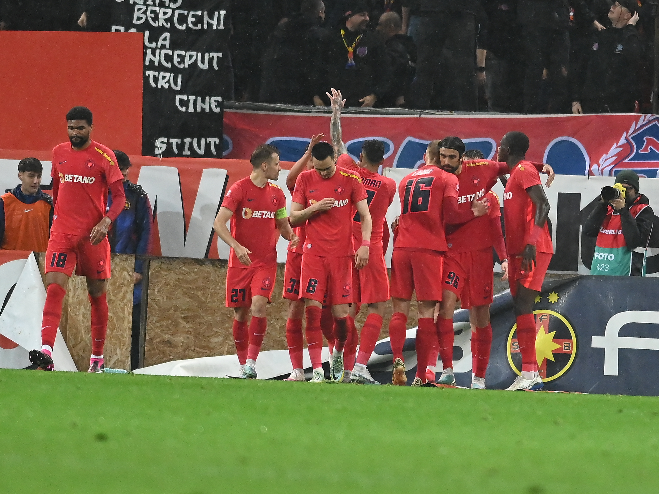 E sufletul echipei!. Fotbalistul FCSB-ului care l-a impresionat pe Ioan Becali după victoria cu Farul