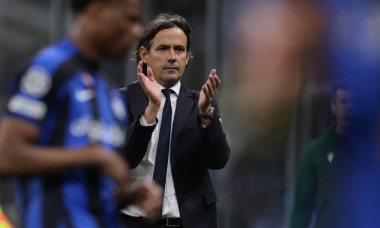 Milan, Italy, 19th April 2023. Simone Inzaghi Head coach of FC Internazionale applauds during the UEFA Champions League