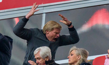 Oliver KAHN, FCB CEO, Vorstandsvorsitzender der FC Bayern MĂĽnchen AG, angry due to dismissed chance for goal in the matc