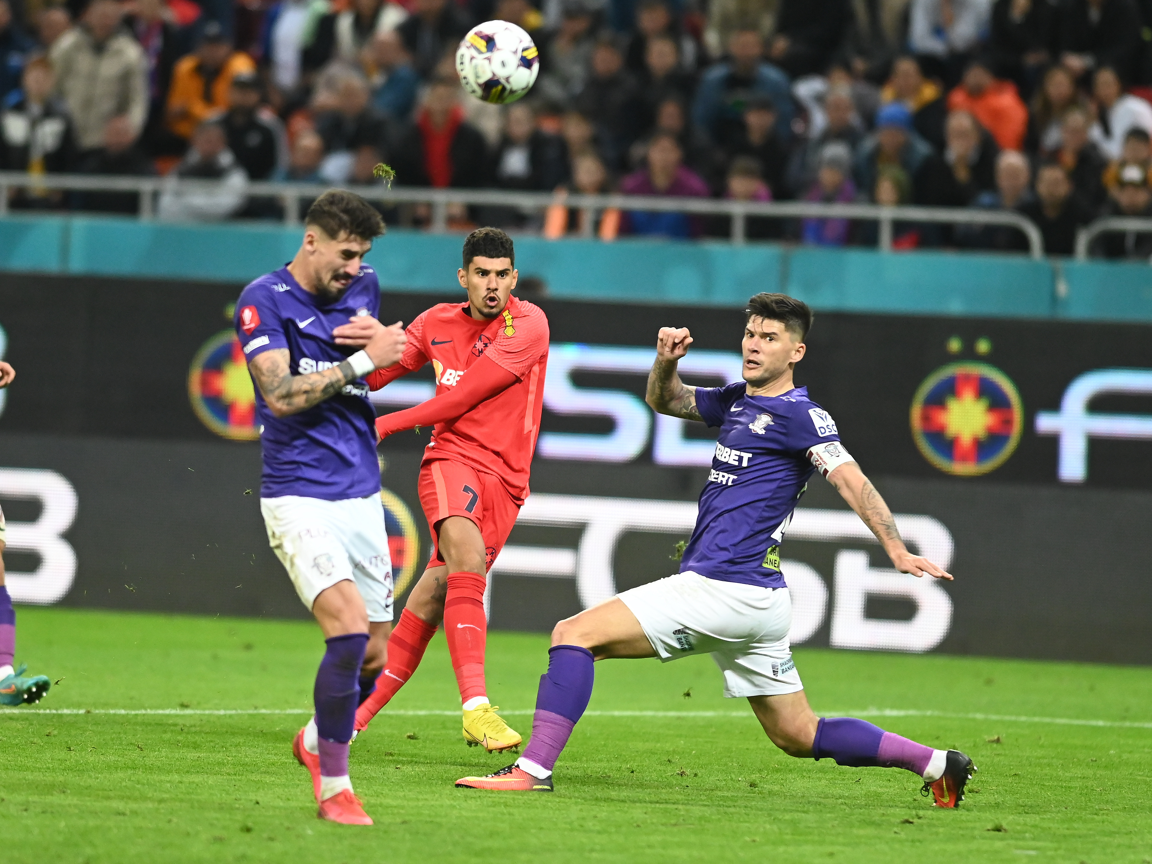Cum ar putea arăta formulele de start la Rapid - FCSB