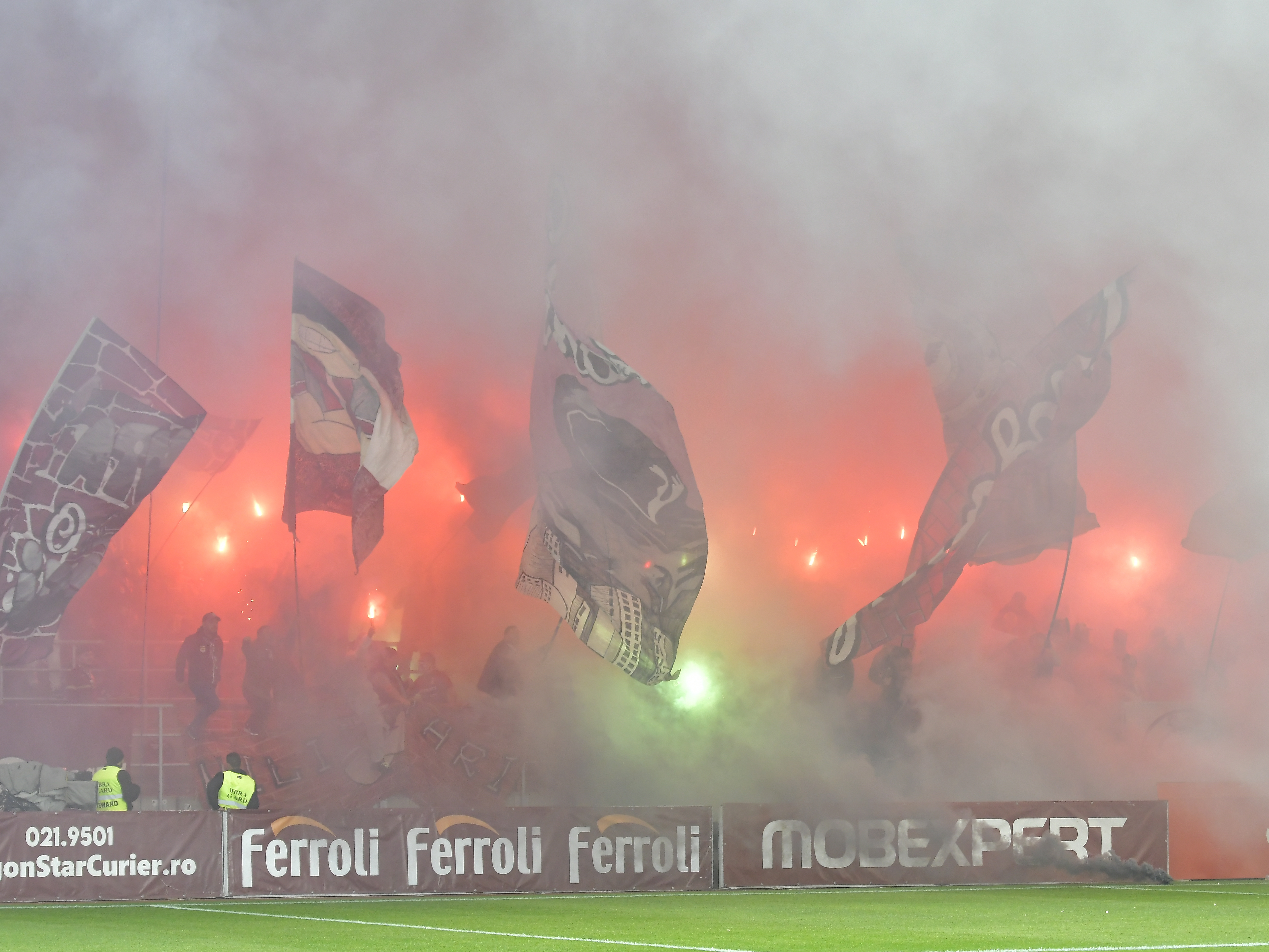 Imagine Stire ”Ca să vadă toți oltenii”. ”Se rupe” Giuleștiul, la derby-ul dintre Rapid și Craiova | 2review.ro