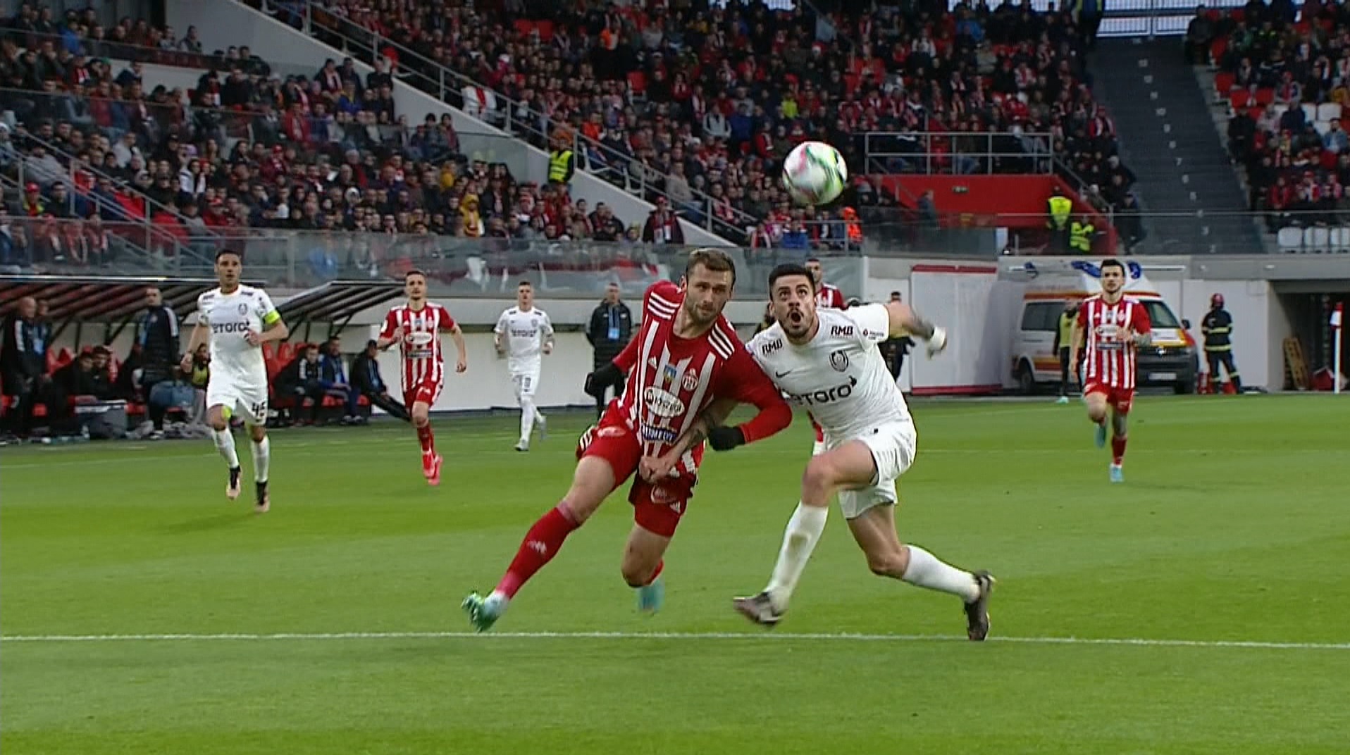 Andrei Burcă i-a lăsat în 10 pe cei de la CFR Cluj, în prima repriză! Reacția lui Dan Petrescu a venit imediat