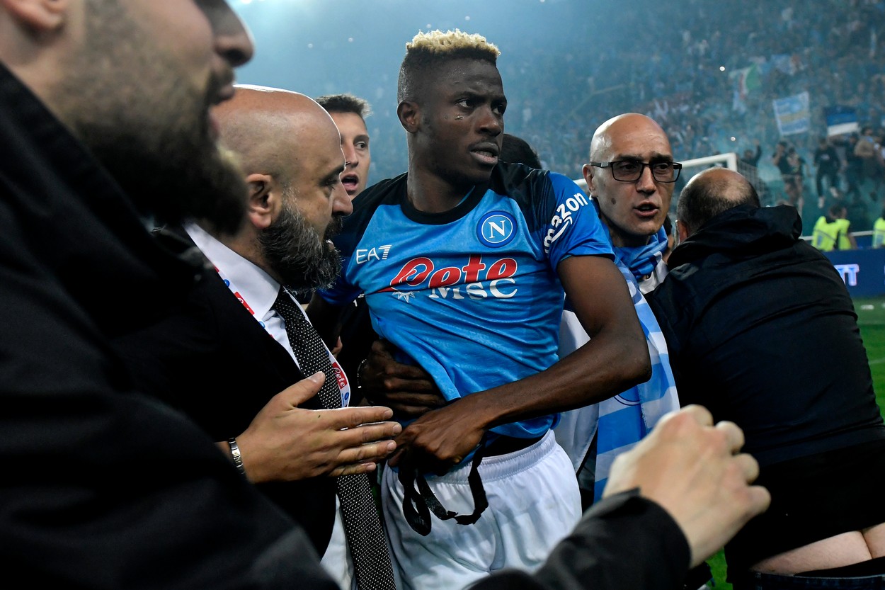 Fanilor lui Napoli nu le-a venit să creadă: cum s-a deplasat Victor Osimhen pentru meciul cu Union Berlin