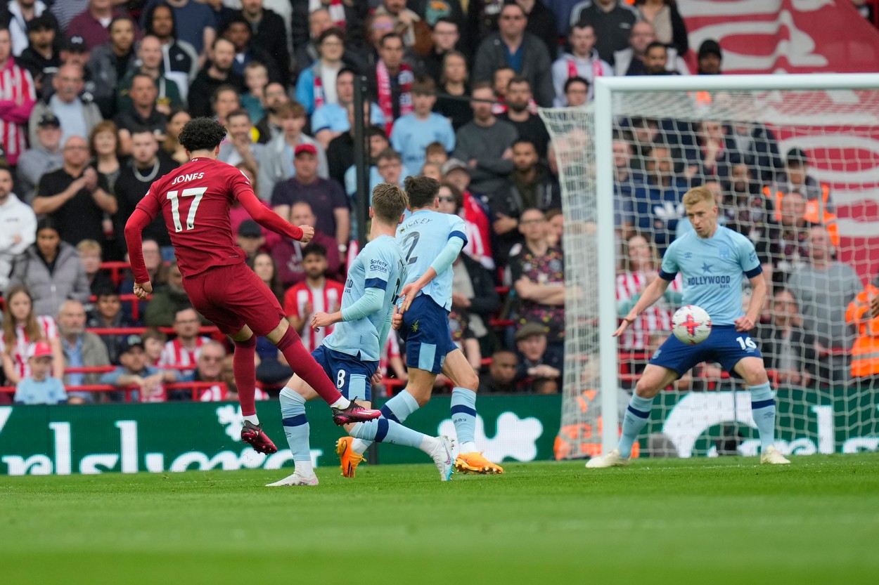 Liverpool - Brentford 1-0 / Manchester City - Leeds 2-1, în etapa cu numărul 35 a Premier League