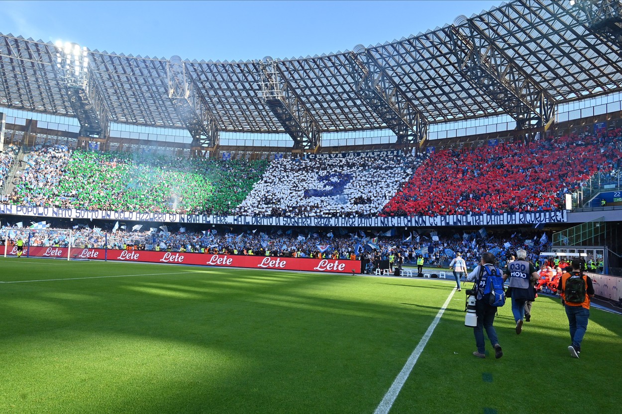 Continuă sărbătoarea la Napoli după câștigarea titlului în Serie A! Imagini superbe la finalul partidei cu Fiorentina