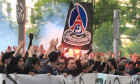 Manifestation des supporters du PSG devant le siège du club après le séisme Messi