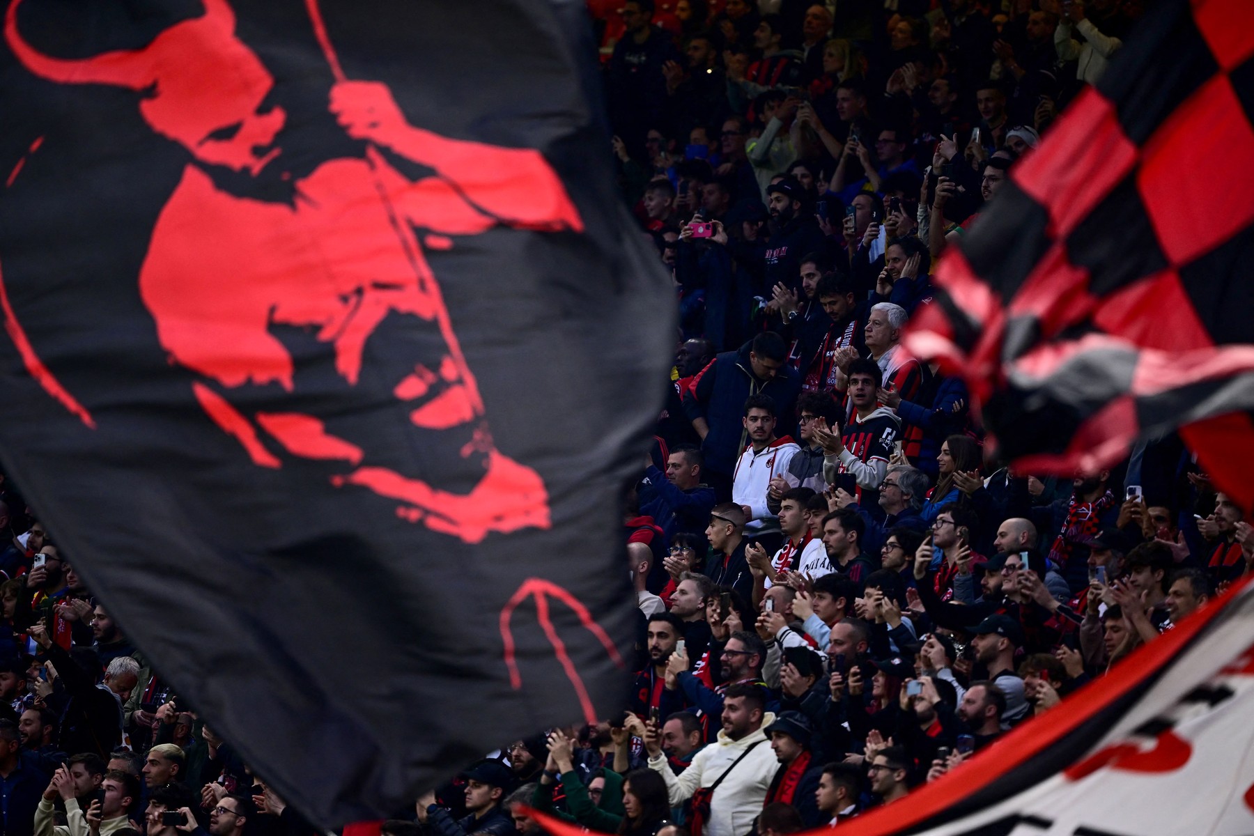 Imaginea serii la AC Milan - Inter + ”Ploaie” de staruri pe ”San Siro”