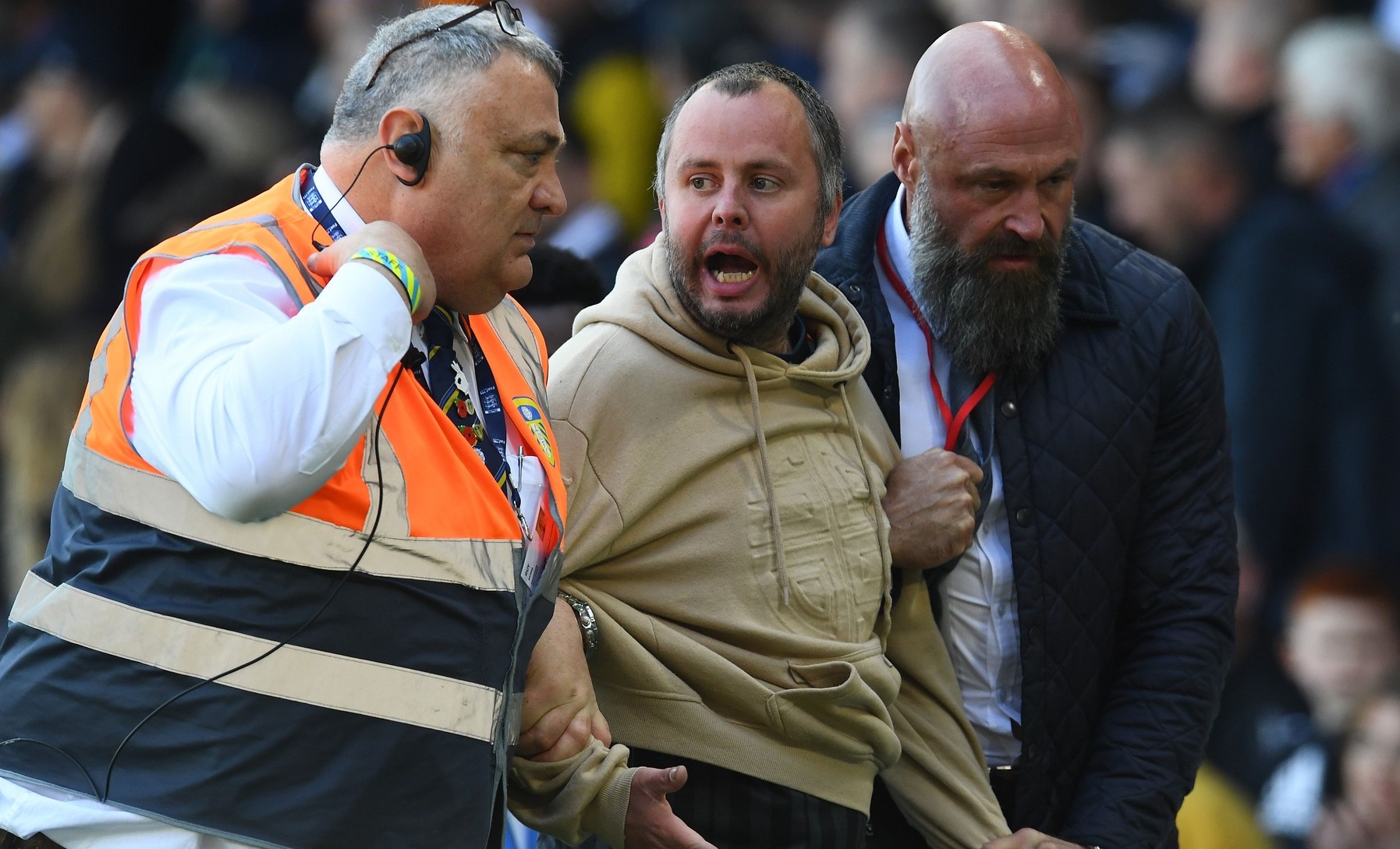 "Nota de plată" a venit instant pentru bărbatul care a agresat un antrenor în timpul unui meci de Premier League