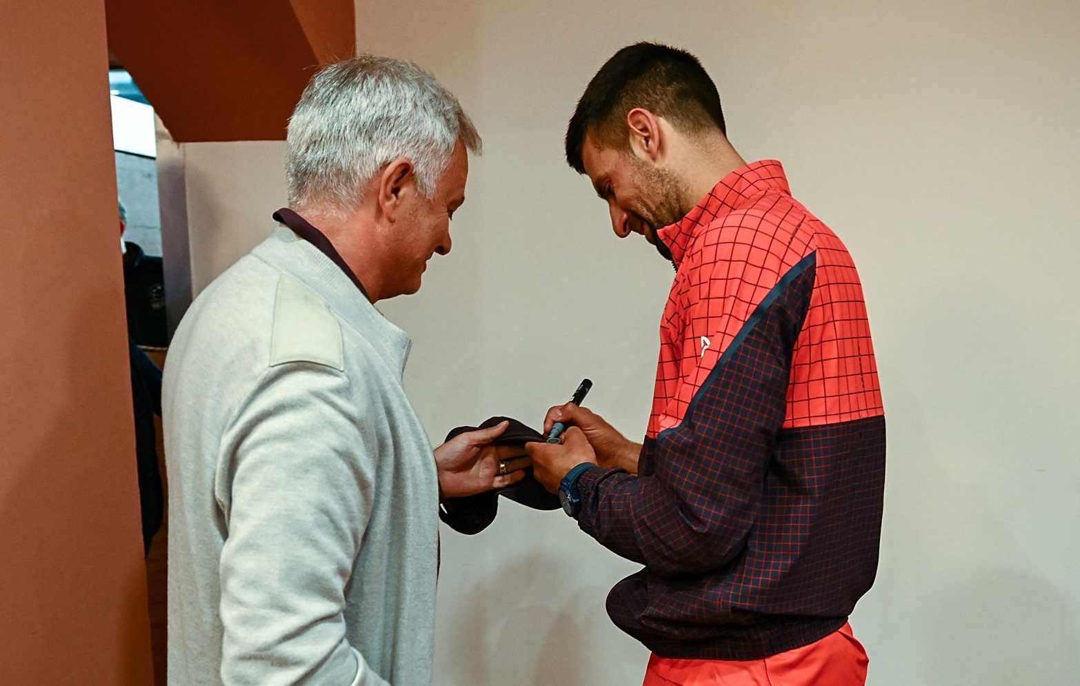 Întâlnire de gradul zero între Novak Djokovic și Jose Mourinho: ”Nole, îmi dai autograful tău?”