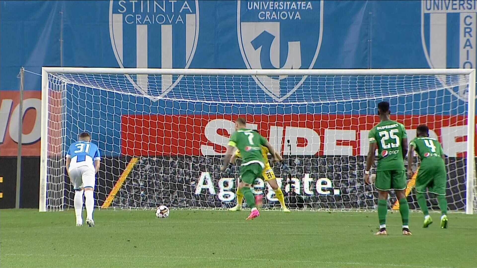 Universitatea Craiova - Farul Constanța 0-1, ACUM, pe Digi Sport 1. Constănțenii deschid scorul, după penalty-ul ratat de Alibec