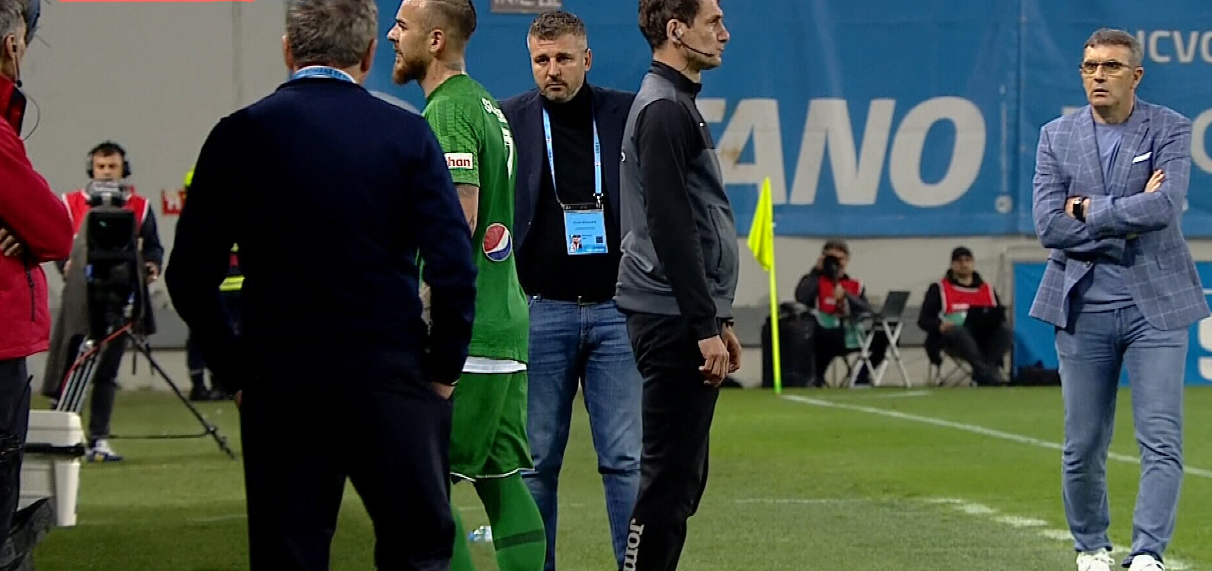 Ce a făcut Gică Hagi după ce Denis Alibec a fost eliminat în Universitatea Craiova - Farul