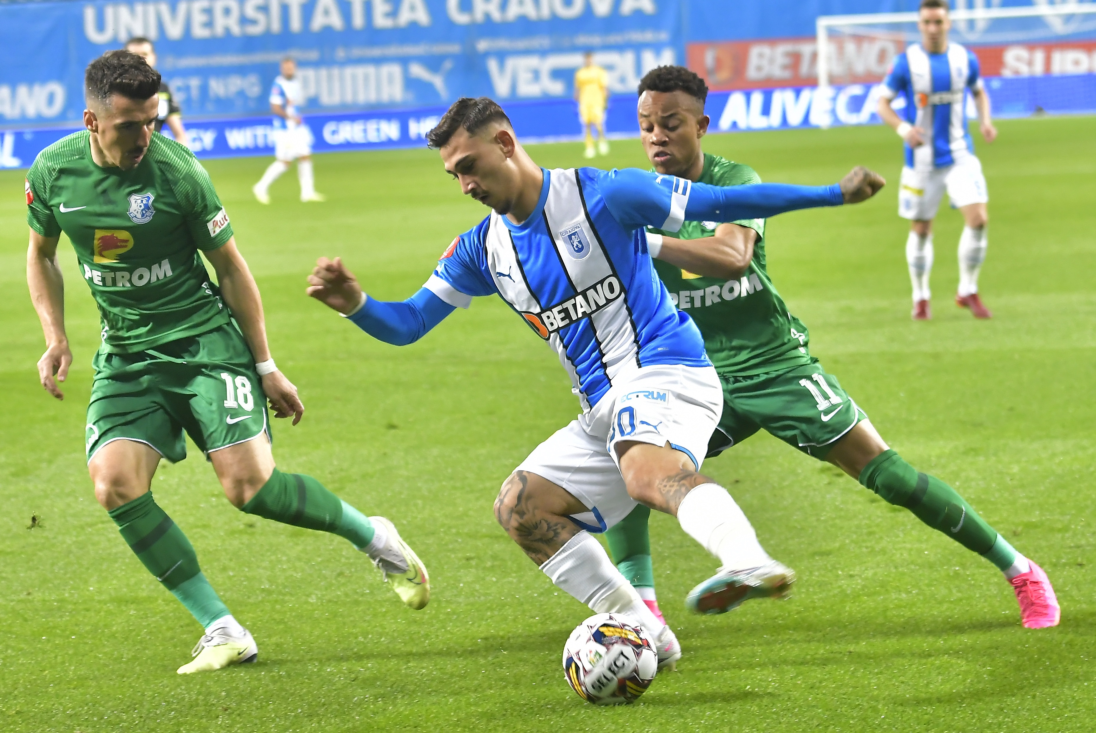 Universitatea Craiova - Farul Constanța 1-1. Pas greșit în lupta la titlu făcut de constănțeni, care au jucat o repriză în 10