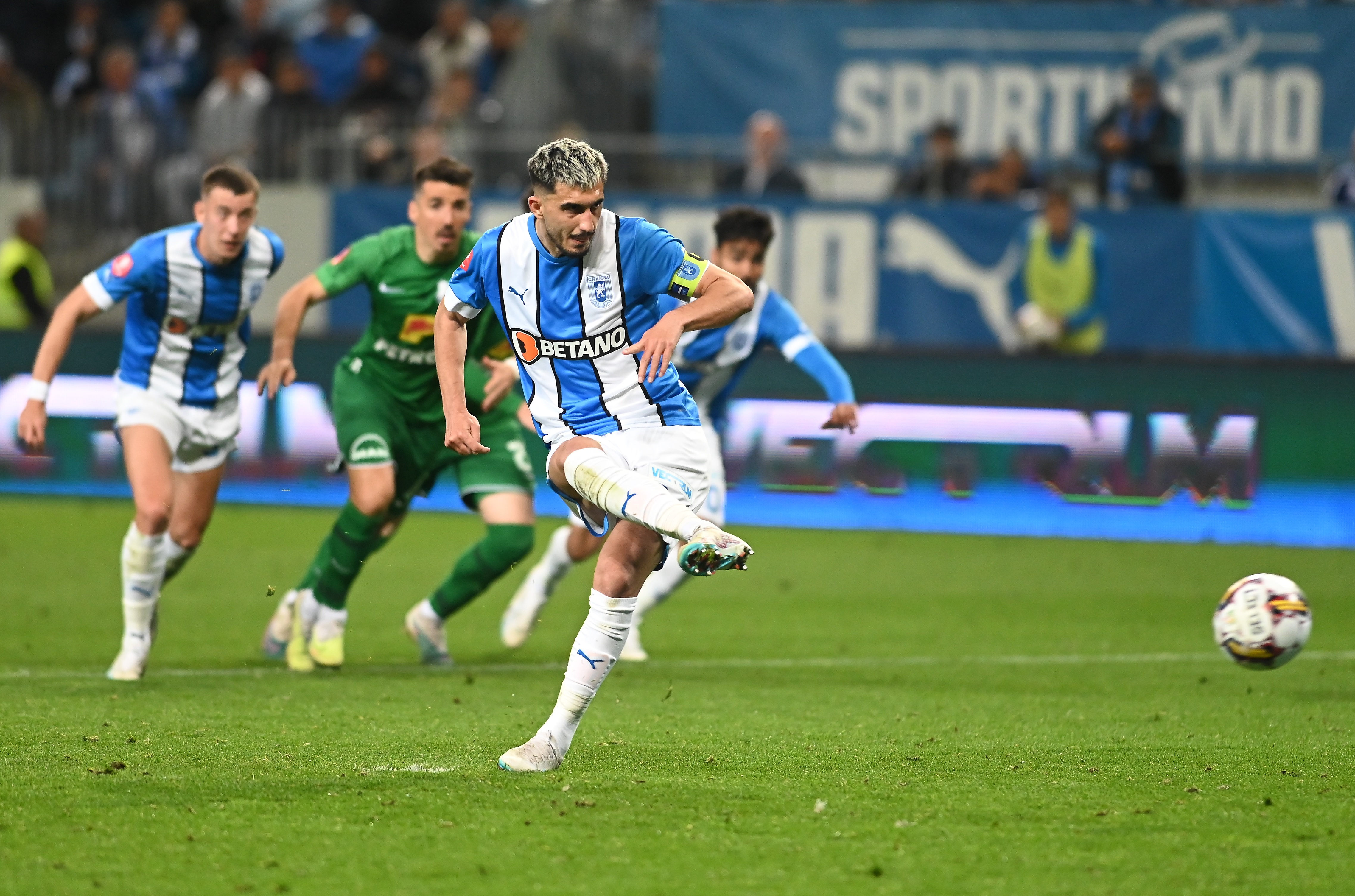 Universitatea Craiova - Farul 20:00 Live Video Digi Sport 1. ”De asta au venit, să fie titulari” / ”Să facem un an foarte bun”