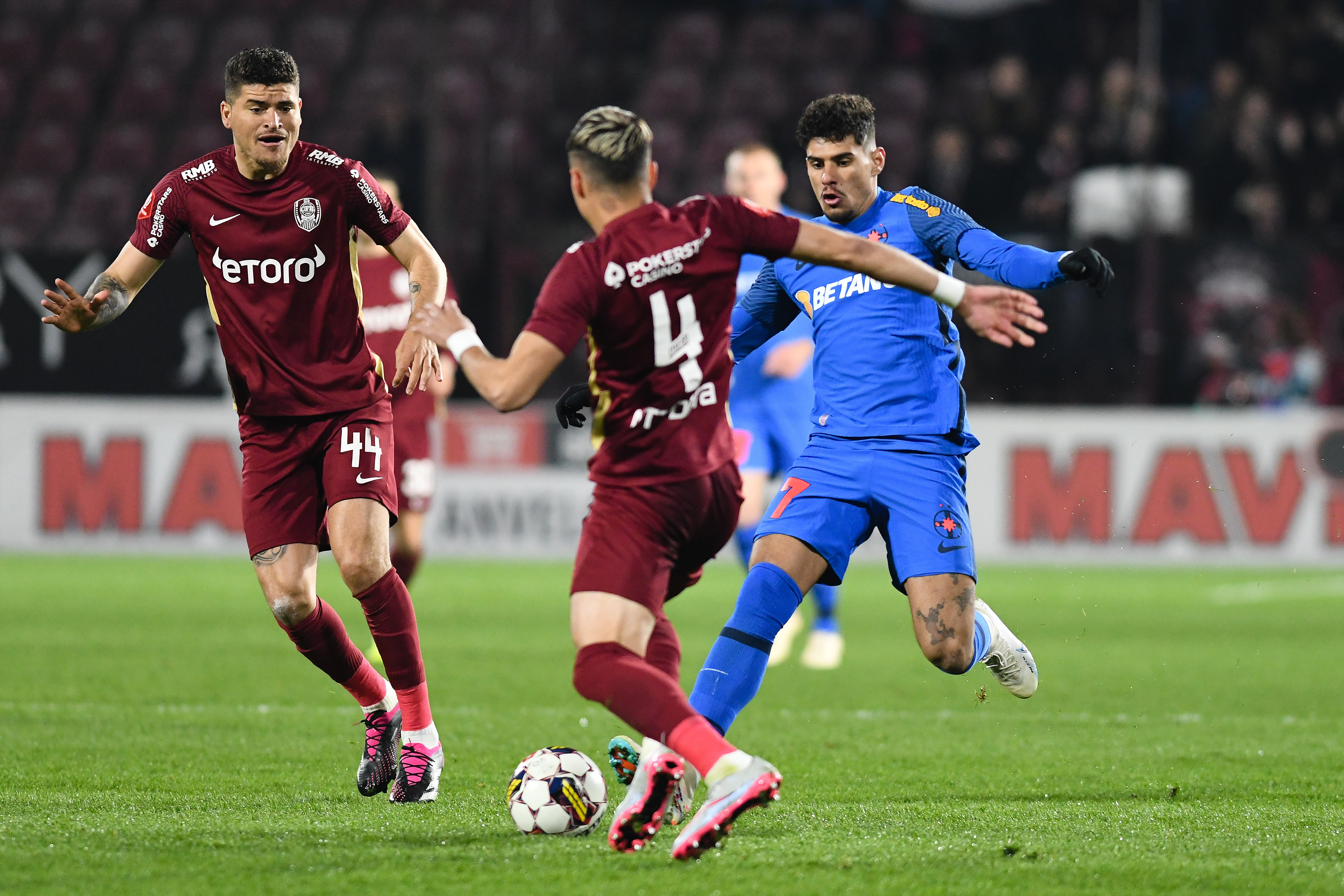 FCSB - CFR Cluj 0-0, ACUM, pe Digi Sport 1. Gazdele se pot apropia la un punct de Farul