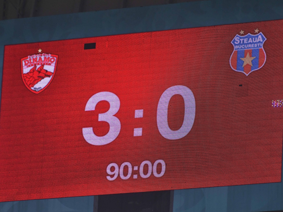 Dinamoviștii au declanșat fiesta pe teren după ce au trecut de Steaua cu 3-0