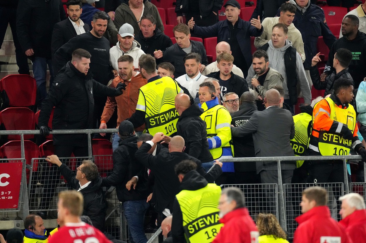 Scene violente după încheierea meciului Alkmaar – West Ham! Jucătorii echipei engleze s-au implicat