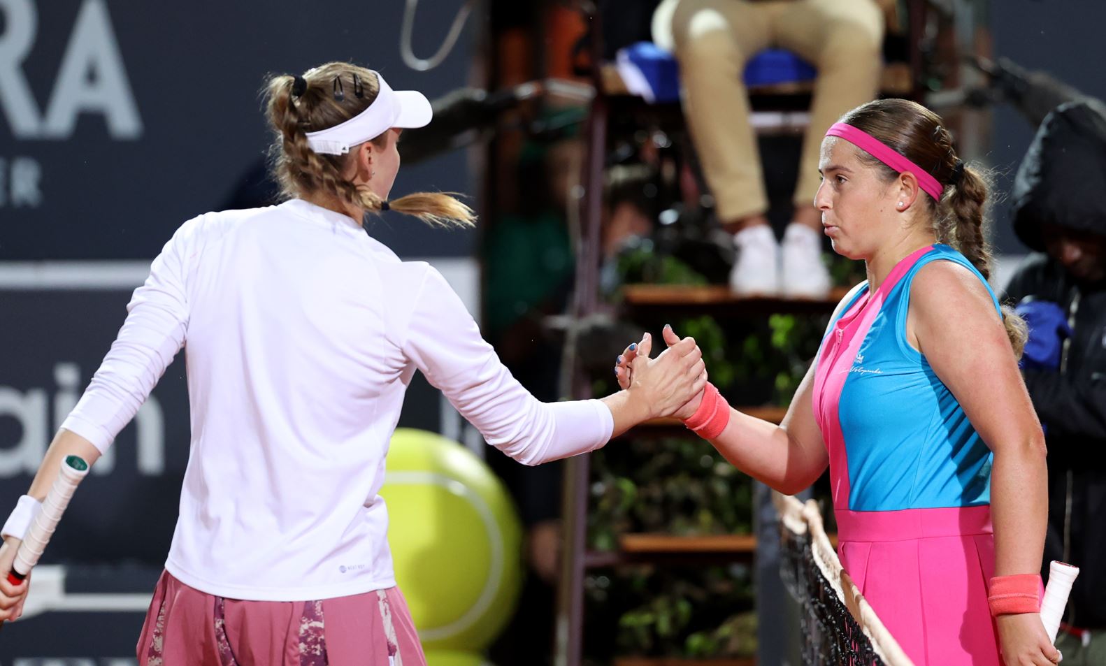 Jelena Ostapenko a înjurat-o pe Elena Rybakina! Scandal de proporții în turneul de la Roma