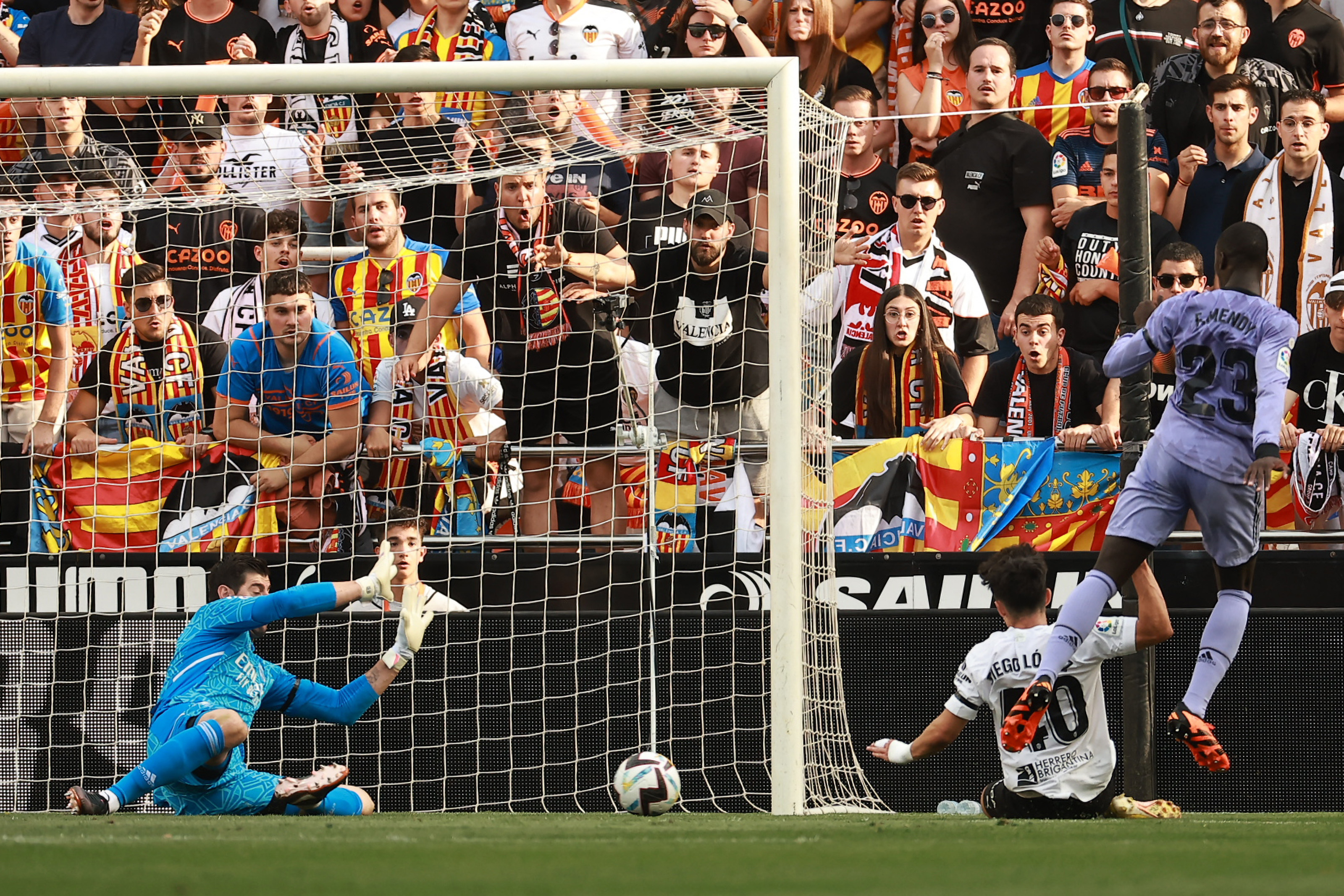 Valencia – Real Madrid 1-0. “Galacticii”, un nou duș rece după eliminarea din Champions League