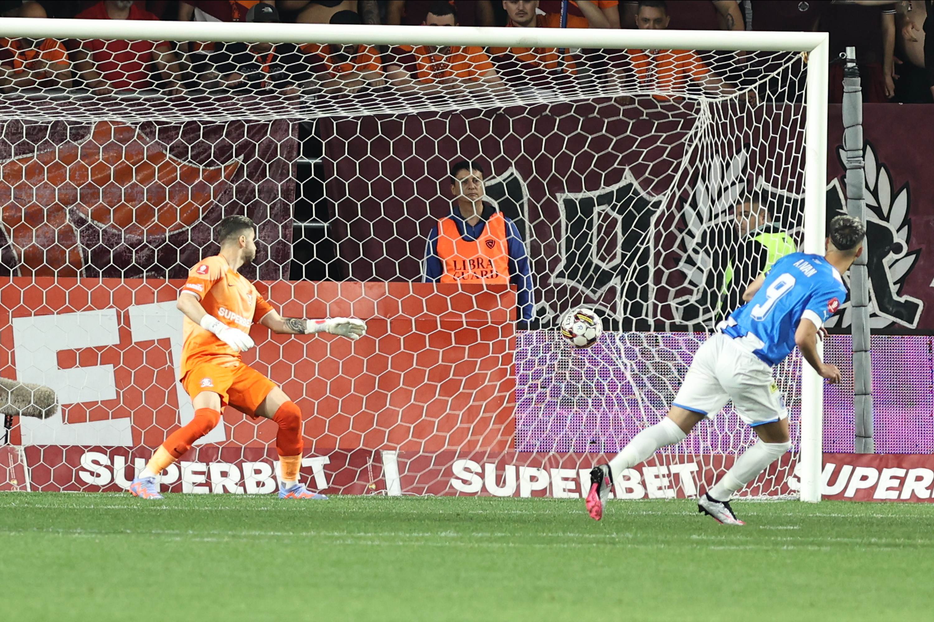 ”Tactica” lui Ivan după ce arbitrul a decis repetarea penalty-ului: ”Nu l-am citit”