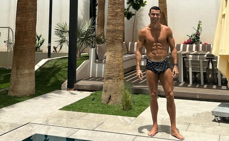 Cum și-a etalat Cristiano Ronaldo ceasul în valoare de 800.000 de euro placat cu safire