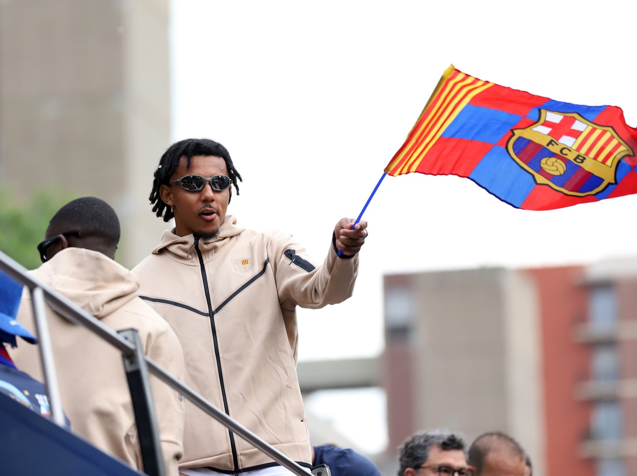 Manchester City poate fi salvarea lui Jules Kounde! Suma pe care o cere Barcelona pentru a îl lăsa să plece