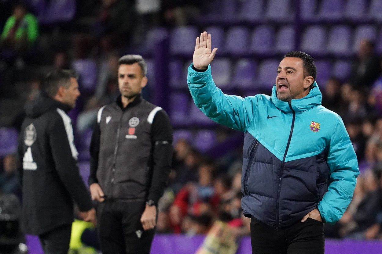 "Dilema lui Xavi": cei doi jucători care îi dau bătăi de cap antrenorului Barcelonei