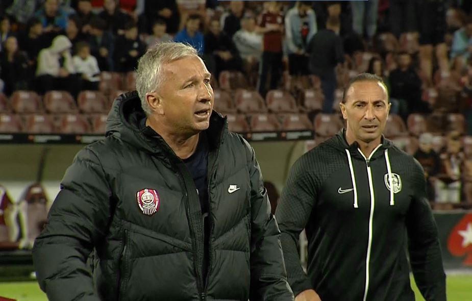 Nervi întinși la maximum la CFR Cluj - Farul! Cum a fost surprins Dan Petrescu la pauza meciului