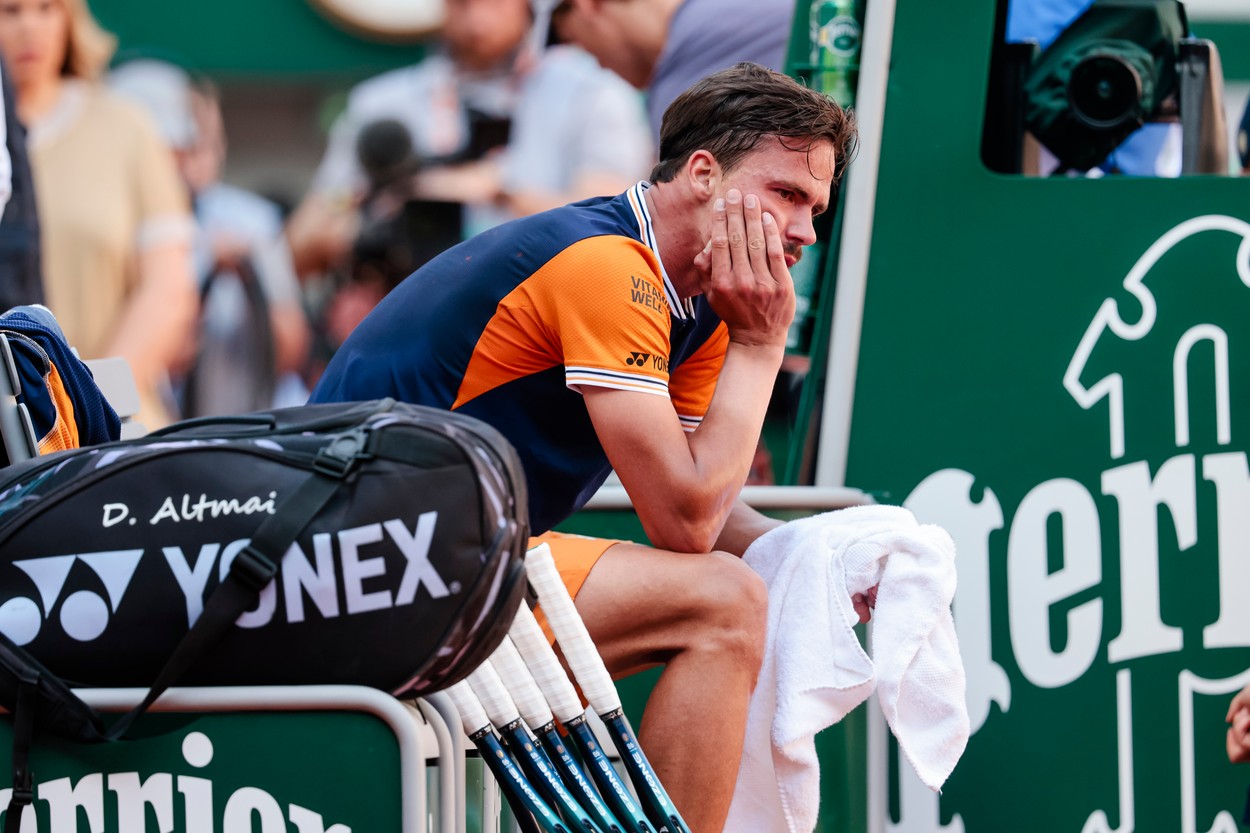 O nouă surpriză uriașă la Roland Garros. Meci de 5 ore și jumătate și lacrimi la final
