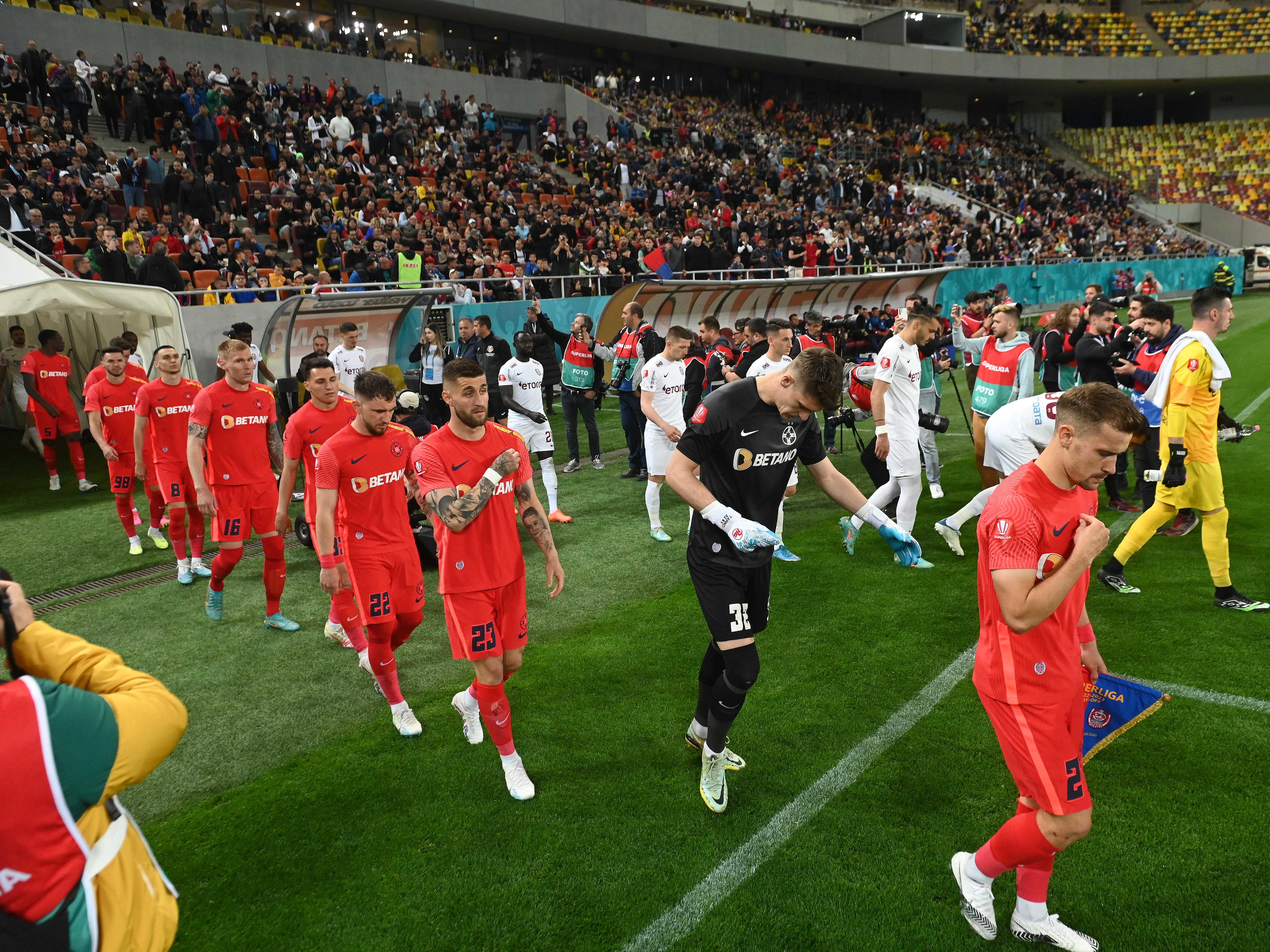 FCSB și CFR se pun de acord. Schimbarea propusă pentru sezonul viitor al SuperLigii