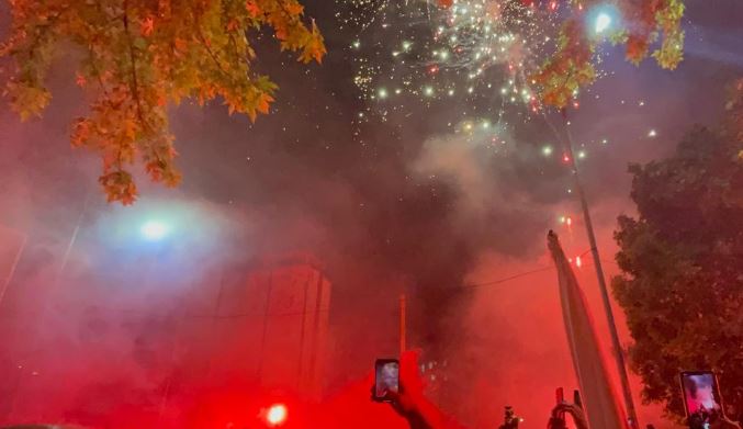Artificii în Ștefan cel Mare! Dinamoviștii au sărbătorit alături de fani până târziu în noapte