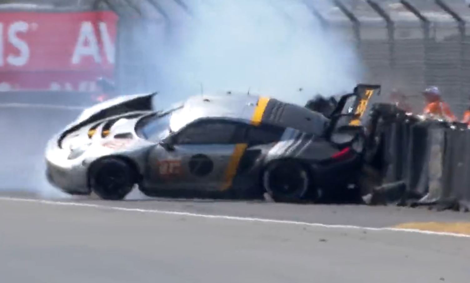 Actorul Michael Fassbender a suferit un accident în cursa de 24 de ore de la Le Mans