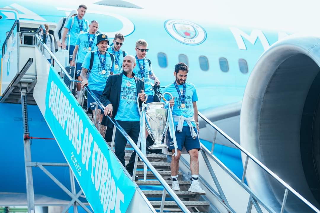 Trofeul Champions League a ajuns la Manchester: ”E aici și e frumos”