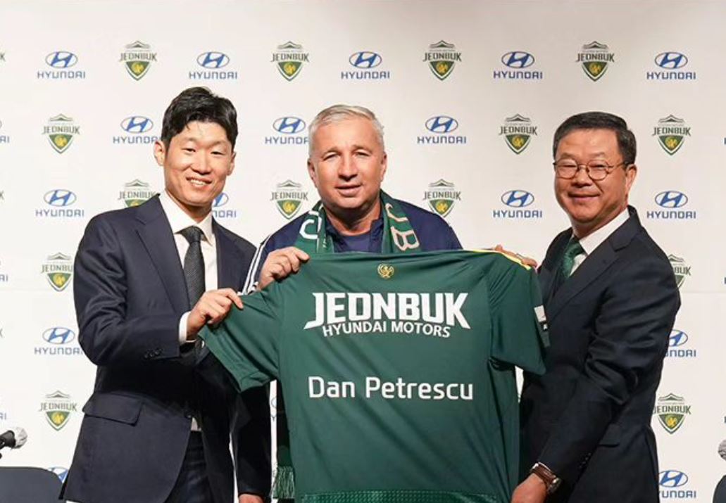 Dan Petrescu, lăudat de Park Ji-Sung, o legendă a sud-coreenilor. Antrenorul român a fost prezentat la Jeonbuk