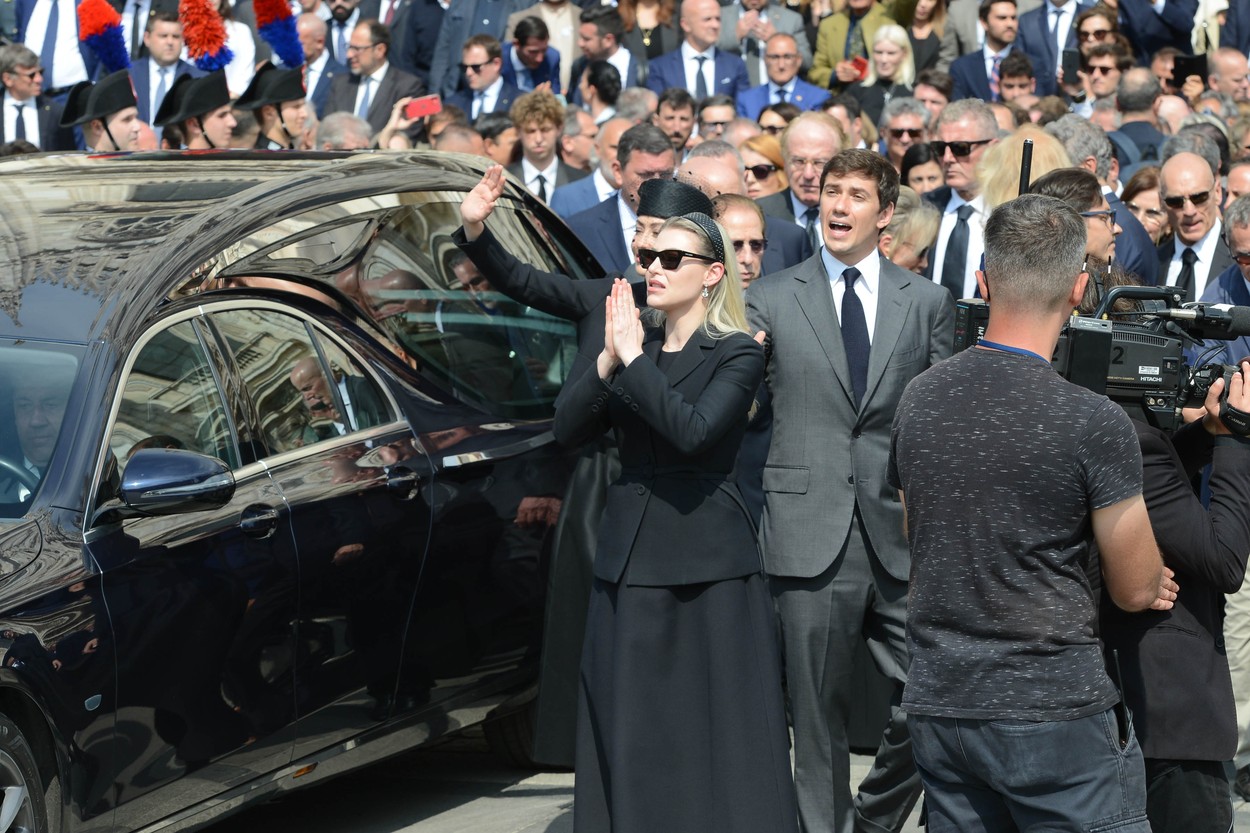 O româncă, arestată în timpul înmormântării lui Silvio Berlusconi
