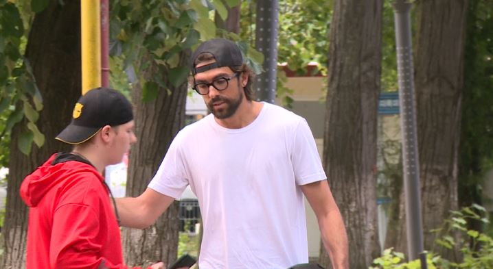 Cum încearcă antrenorul de pe hârtie de la FCSB să-l îmbărbăteze pe Compagno și reacția jucătorului