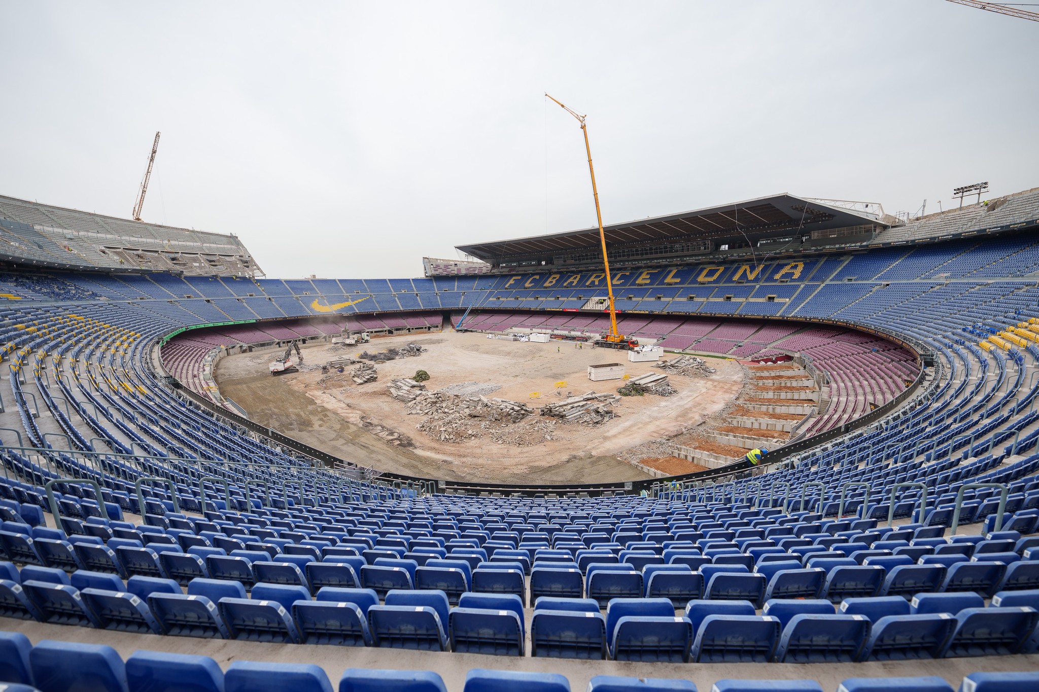 Noi imagini de la lucrările de renovare a stadionului Camp Nou! Unde va evolua Barcelona din noul sezon