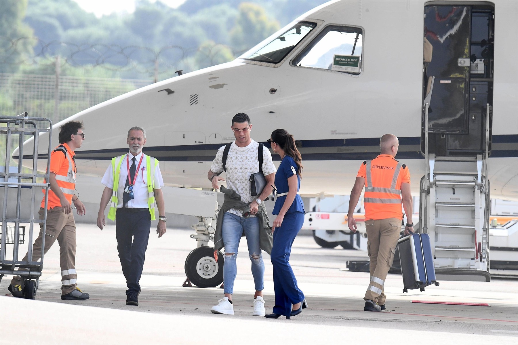 Cristiano Ronaldo, surprins cu ”sosia Georginei” în vacanță!