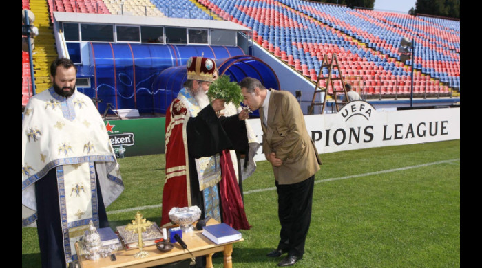 Gigi Becali, pe stadionul din Ghencea, 2006 / Foto: Profimedia