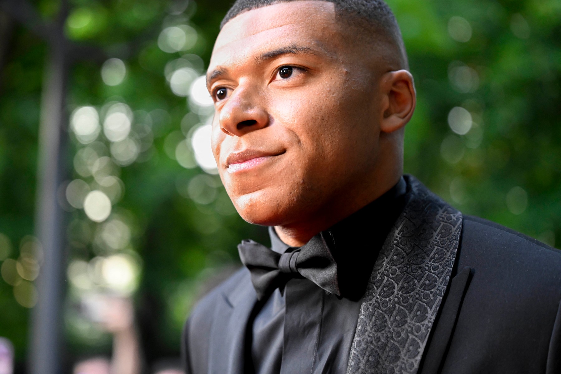 PSG îl suspectează pe Kylian Mbappe că vrea să o ”dribleze” și că s-a înțeles deja cu alt club!