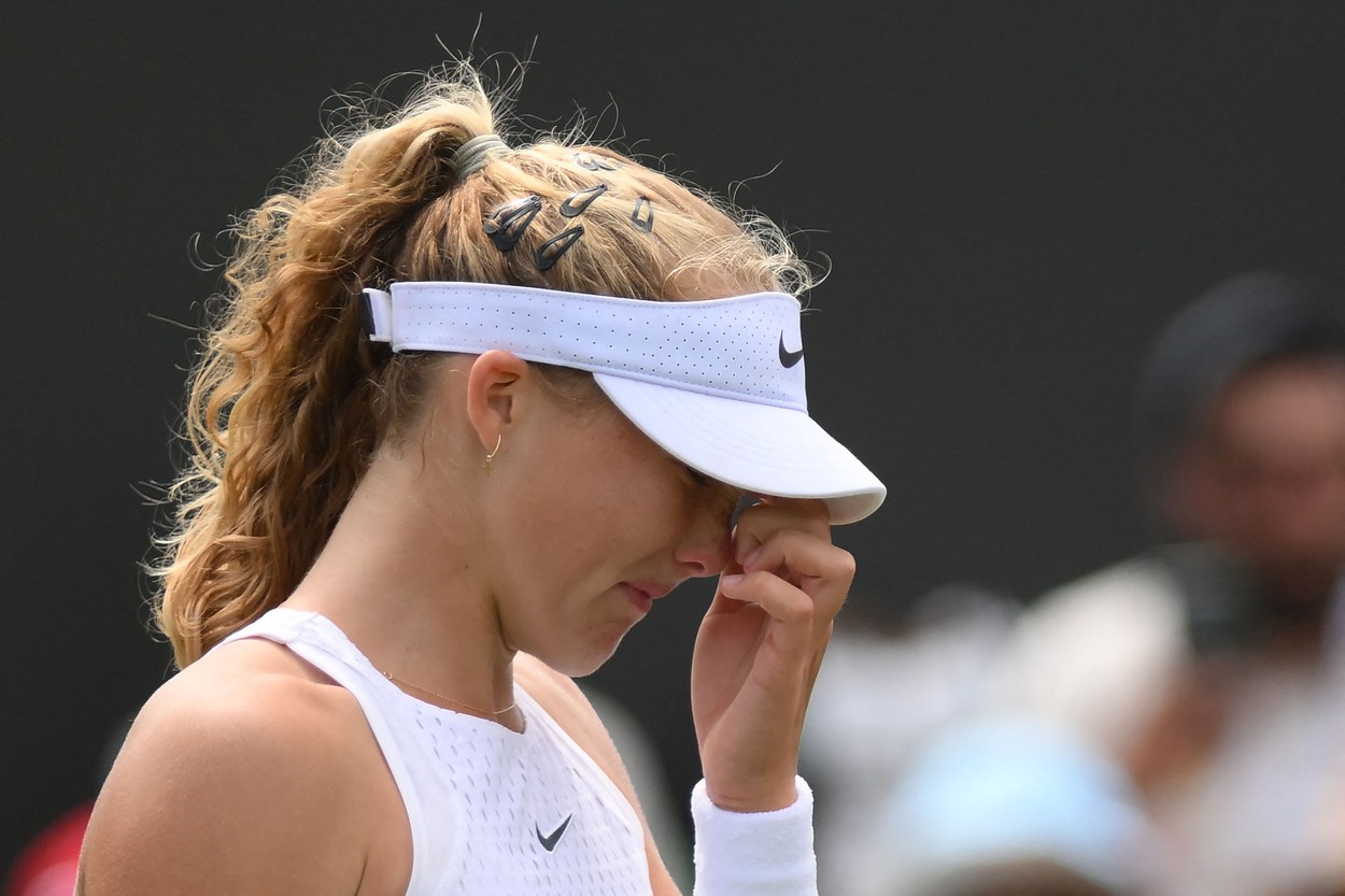 Huiduieli la scenă deschisă la meciul de la Wimbledon al unei rusoaice de 16 ani! Ce a spus adolescenta la final