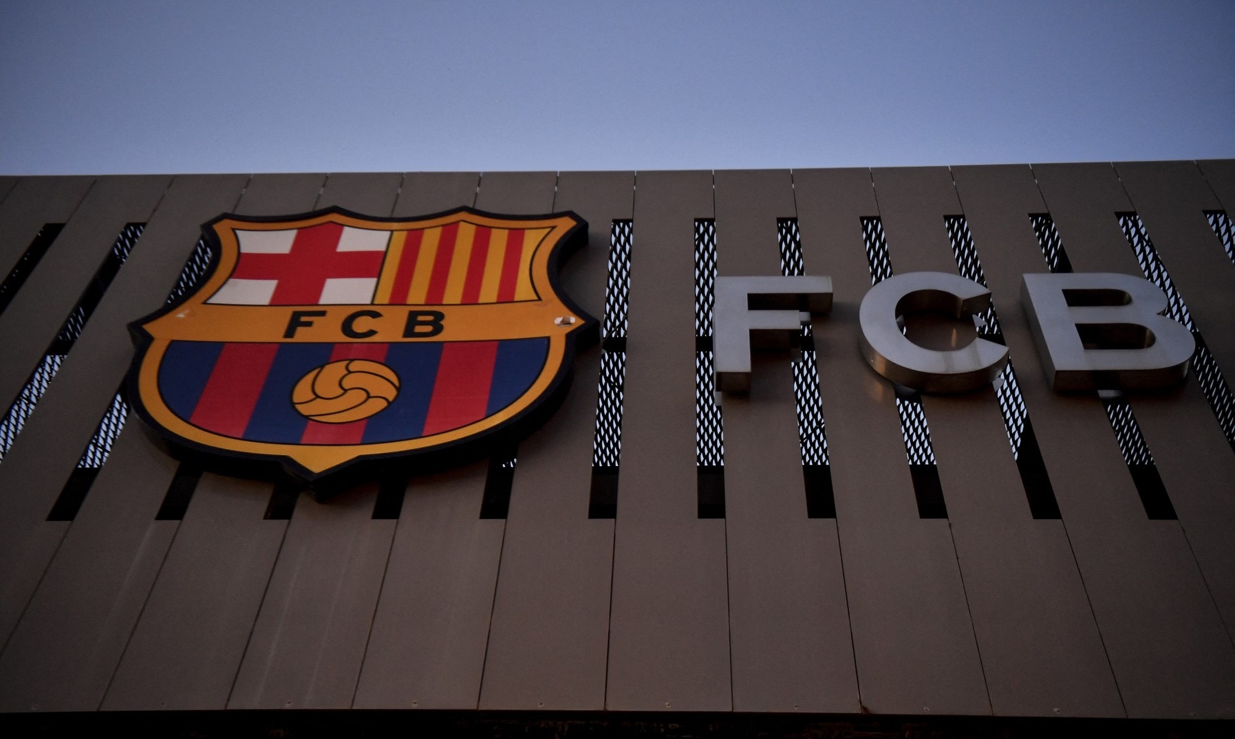 Decizia oficială luată de UEFA în privința excluderii Barcelonei din competițiile europene
