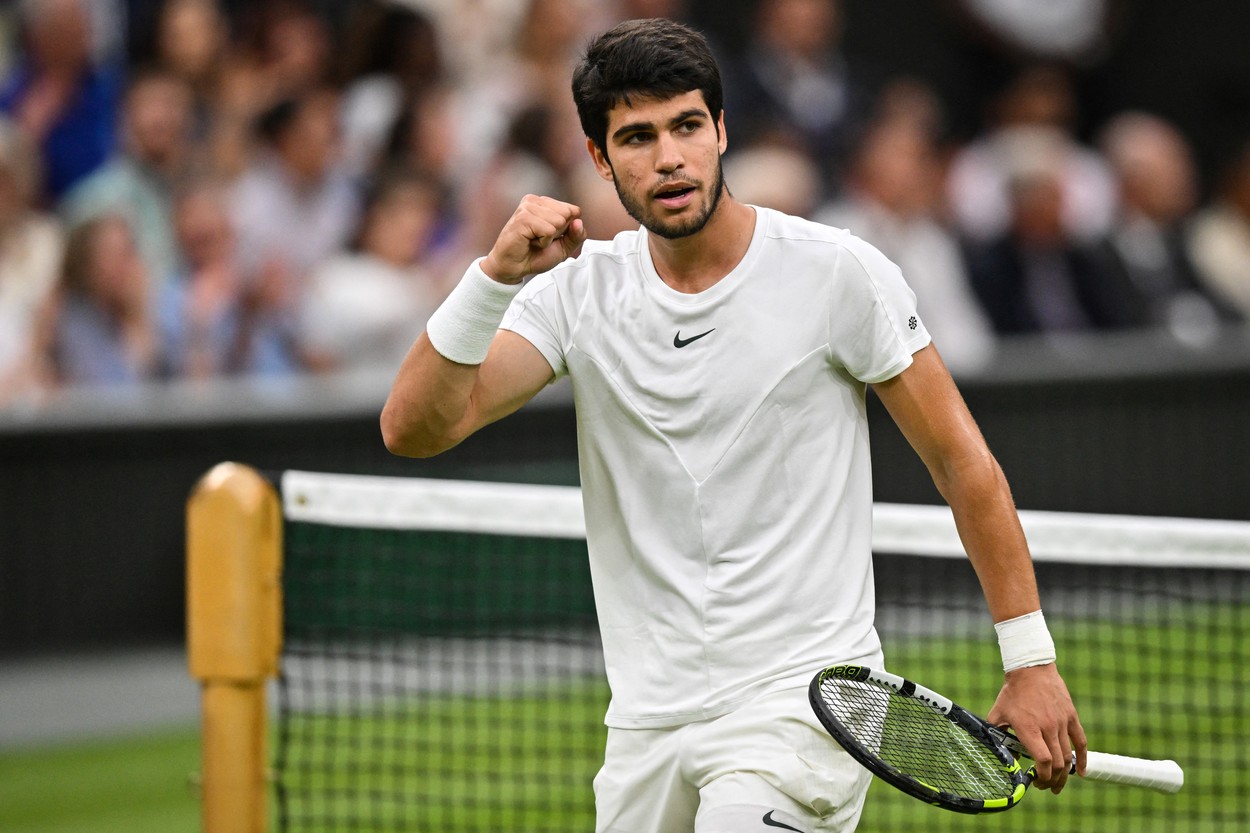 Carlos Alcaraz ajunge în premieră în finală la Wimbledon! Victorie zdrobitoare cu Daniil Medvedev