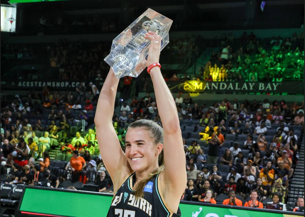 Sabrina Ionescu, “regina” baschetului american! A fost felicitată de jucători renumiți: “E magică”