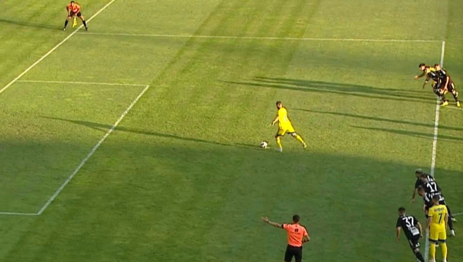 Controversă de arbitraj la Petrolul - “U“ Cluj, la penalty-ul lui Budescu! Verdictul lui Ion Crăciunescu