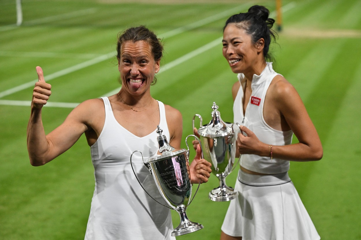 Două jucătoare de 37 de ani au triumfat la în finala probei de dublu de la Wimbledon. Cine a câștigat la masculin