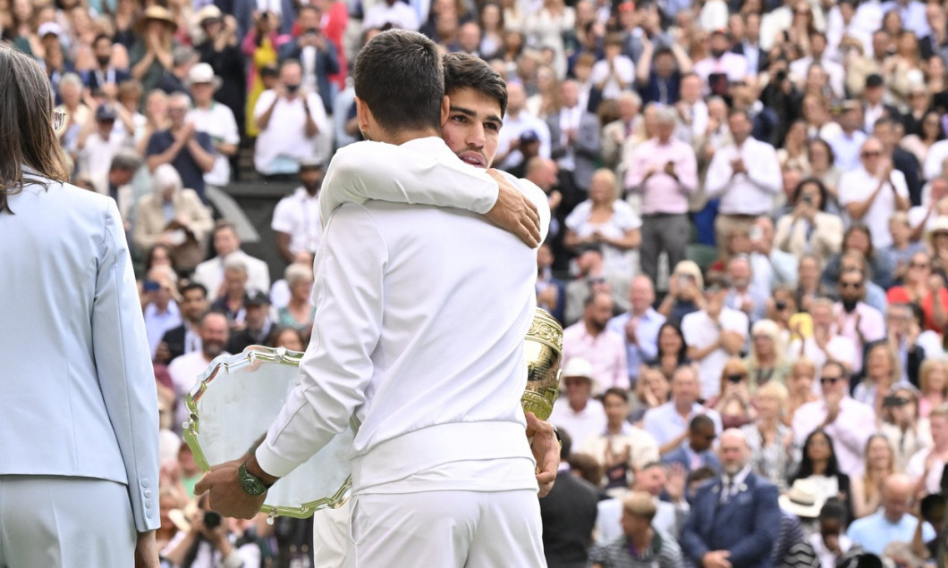 Carlos Alcaraz bat Novak Djokovic (1/6-7/6-6/1-3/6-6/4) en finale du tournoi de Wimbledon 2023 à Londres